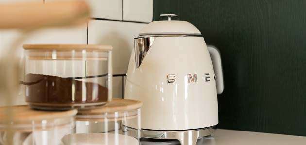 BOUILLOIRE SMEG - Crème